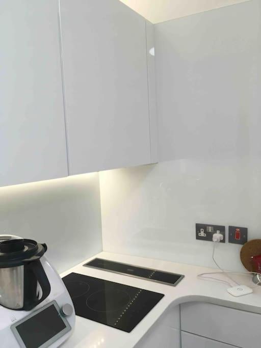 Newly Refurbished 2-Bedroom Flat In Notting Hill London Bagian luar foto